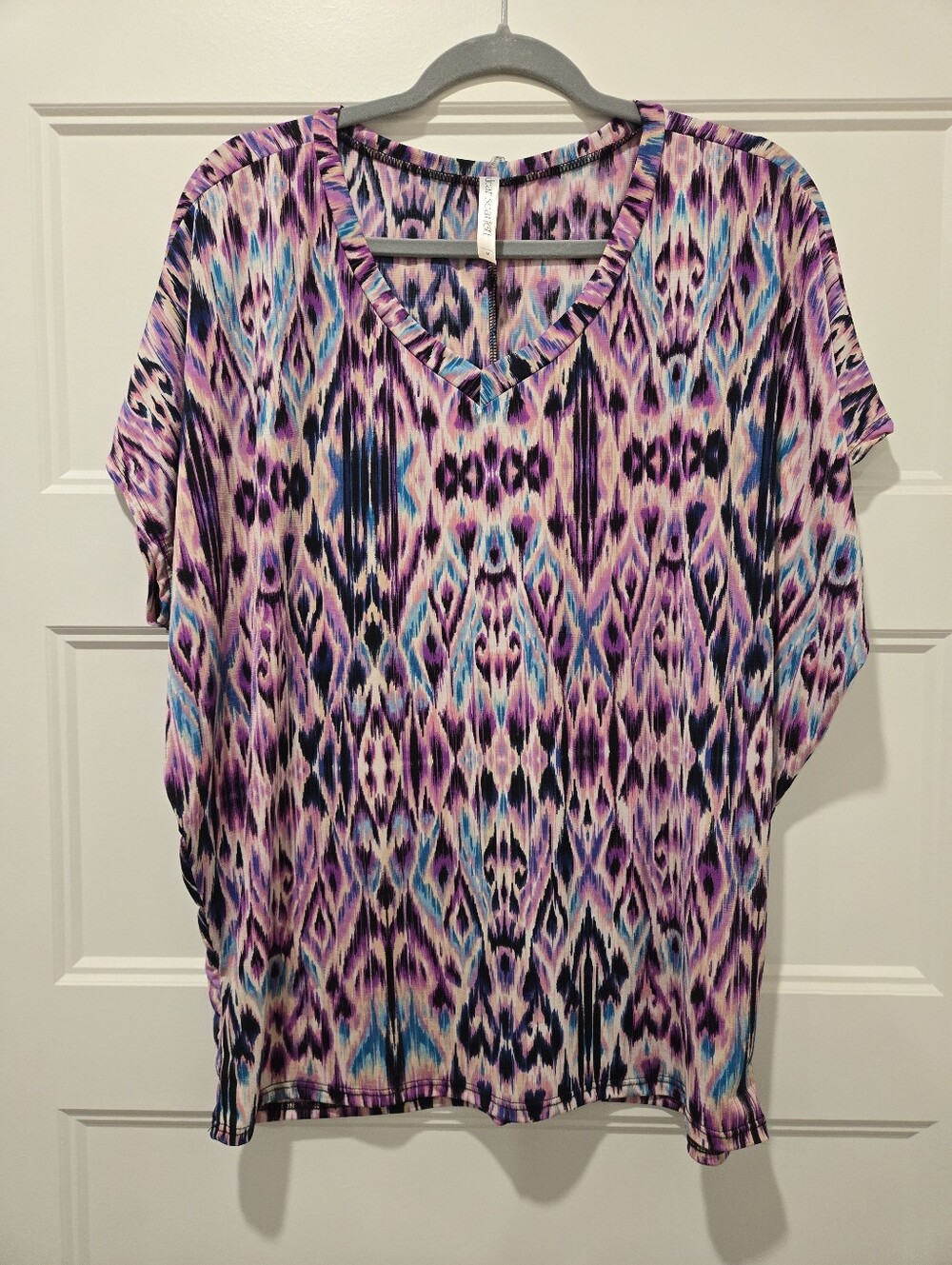 Women’s V-Neck Patterned Top in Purple and Teal